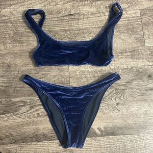Triangl navy velvet bikini